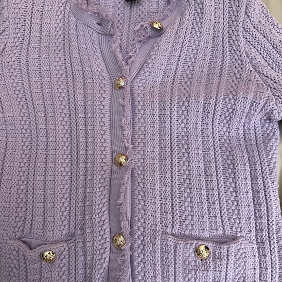 TAHARI lavender cable knit sweater with gold details - Picture 2 of 4
